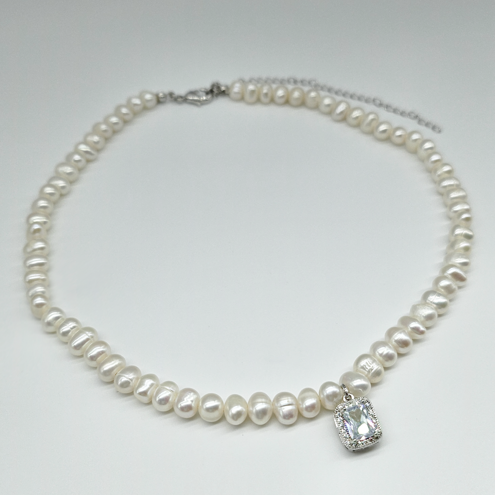 Pearl Choker with Square Pendant