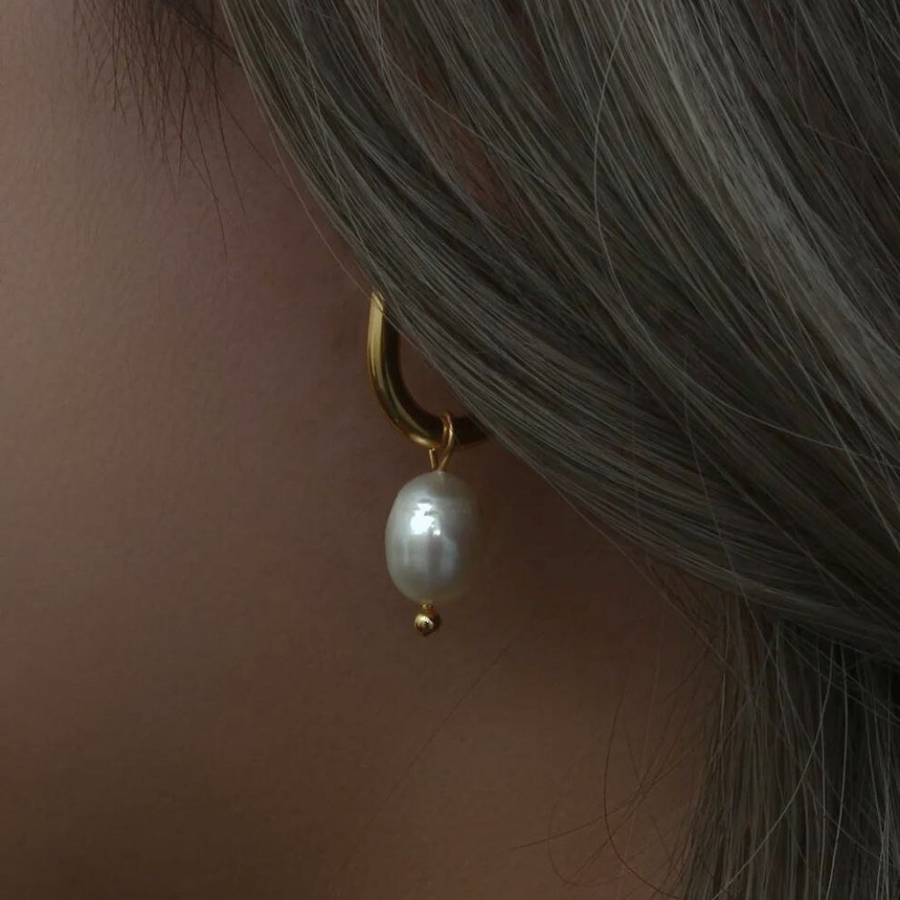 Minimalist Hoop Pearl Earrings